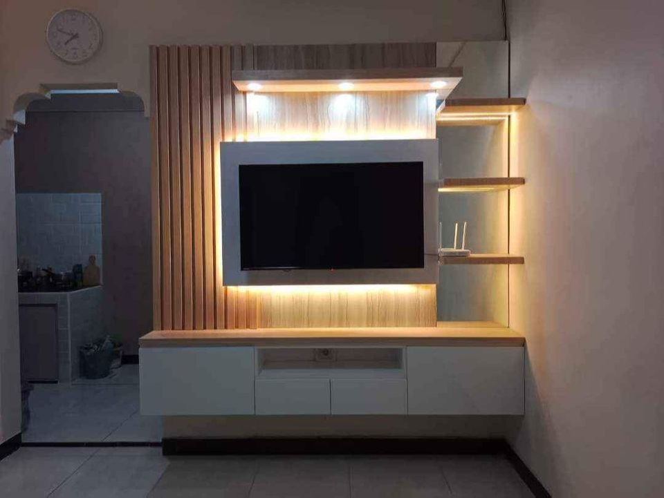 Wall-mounted hidden TV outlet for clean and clutter-free cable management